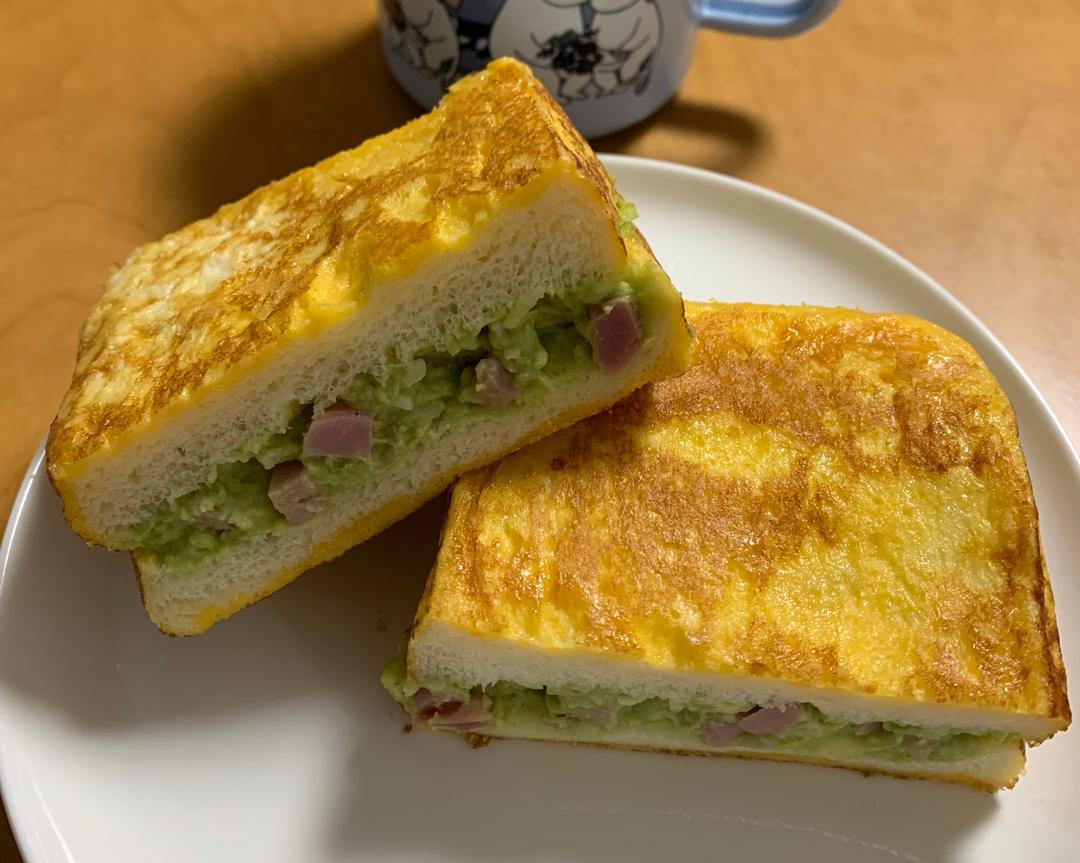 牛油果培根多士的做法