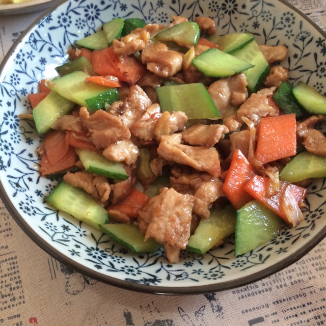 胡萝卜青瓜炒肉片