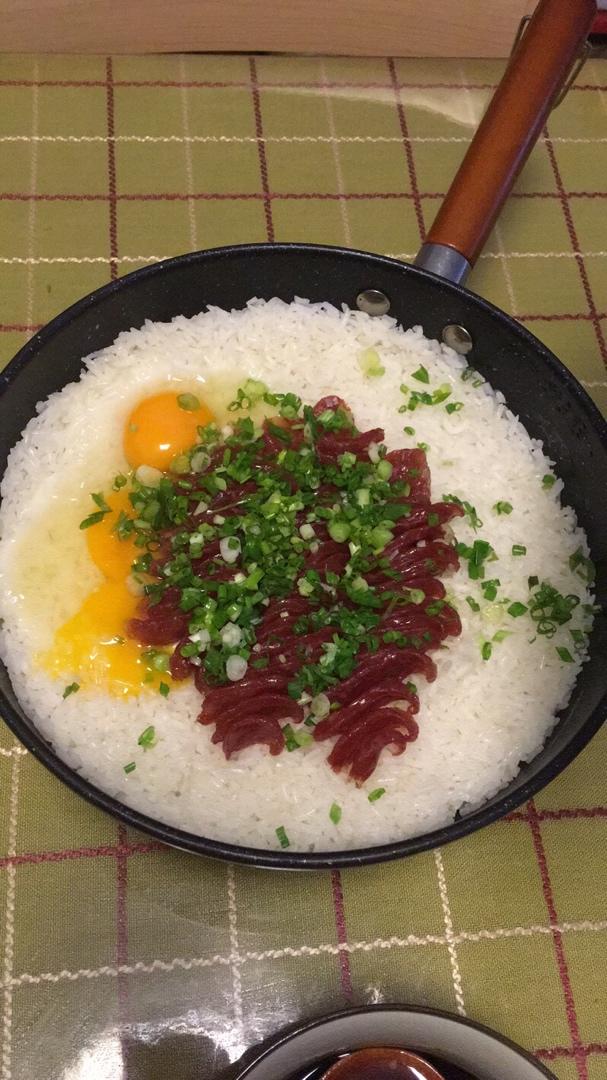 广式腊味煲仔饭