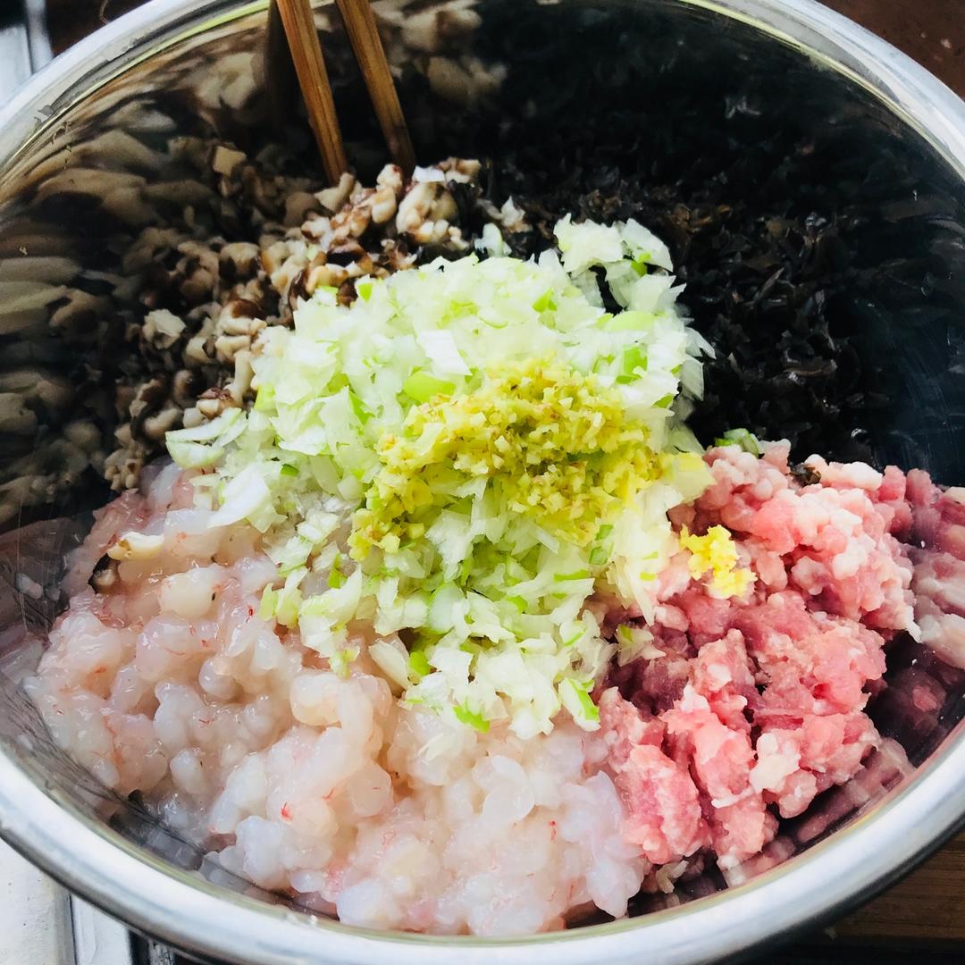 鲜掉眉毛的 三鲜水饺~