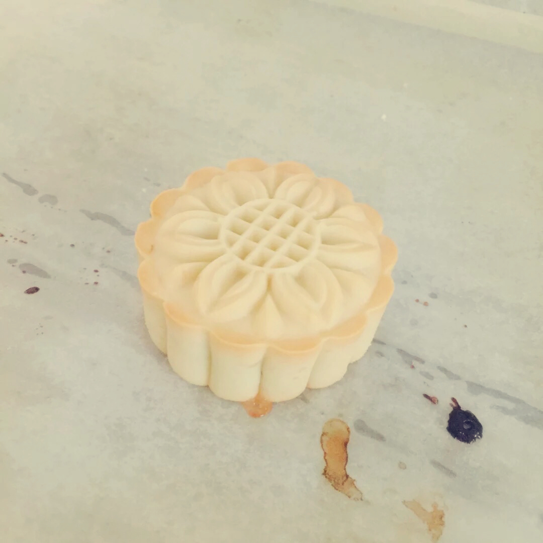 广式月饼—蛋黄莲蓉月饼