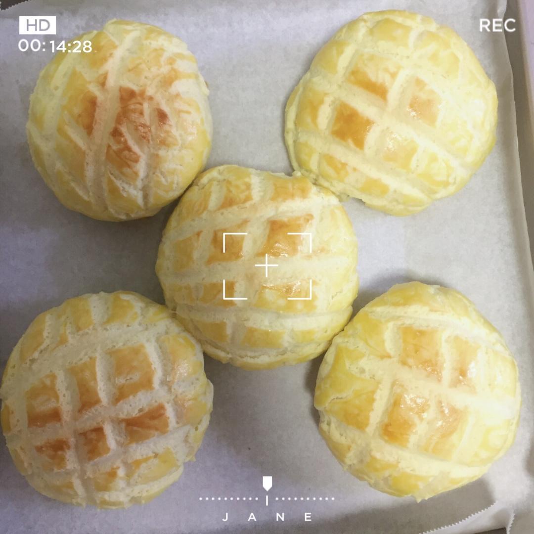 好吃到炸裂的港式菠萝包（附带制作酥皮的小视频）