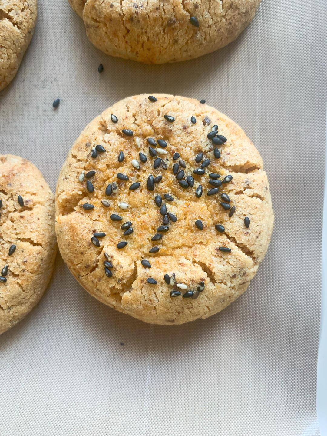 轻轻一按就碎掉的原味桃酥（不输猪油版）