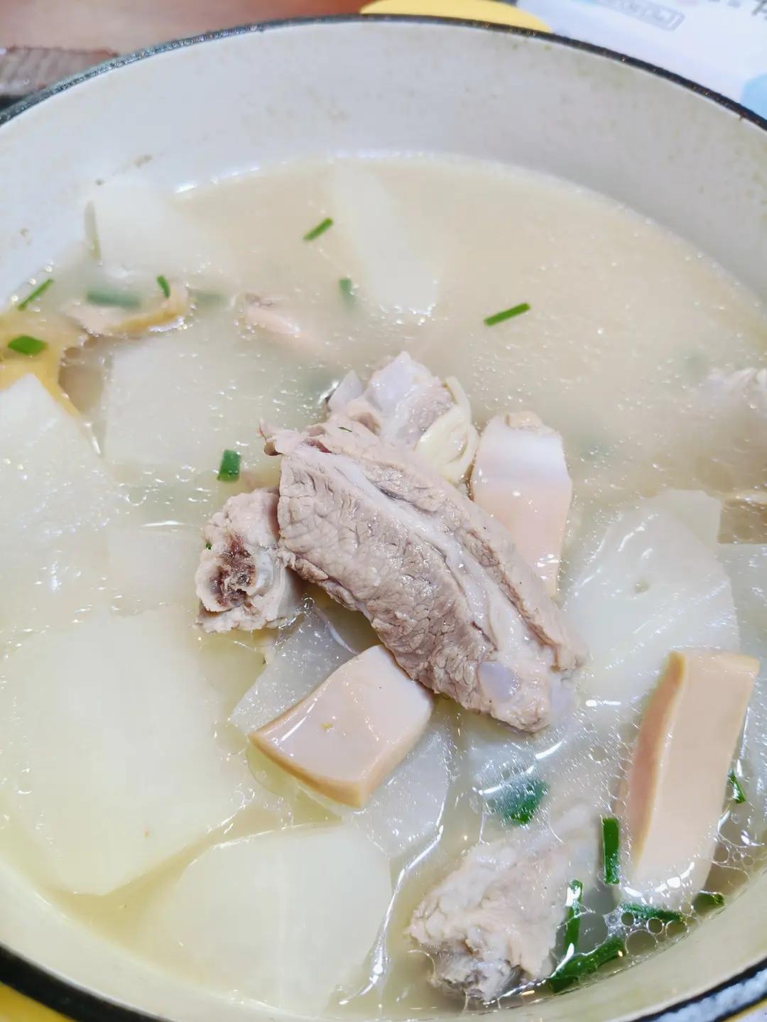 墨鱼干排骨汤(养胃滋阴)