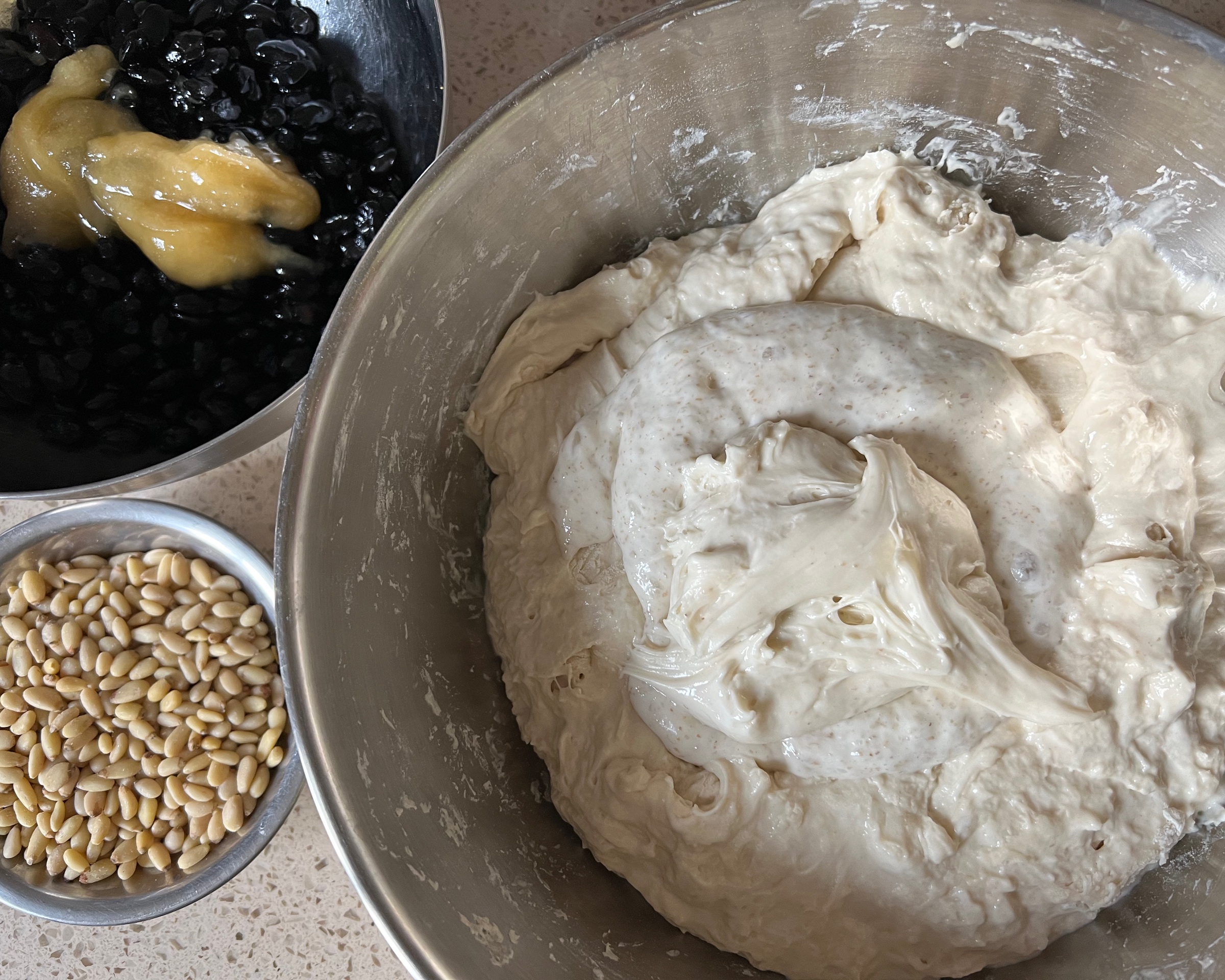 野生酵母面包                           黑豆松子恰巴塔的做法 步骤3