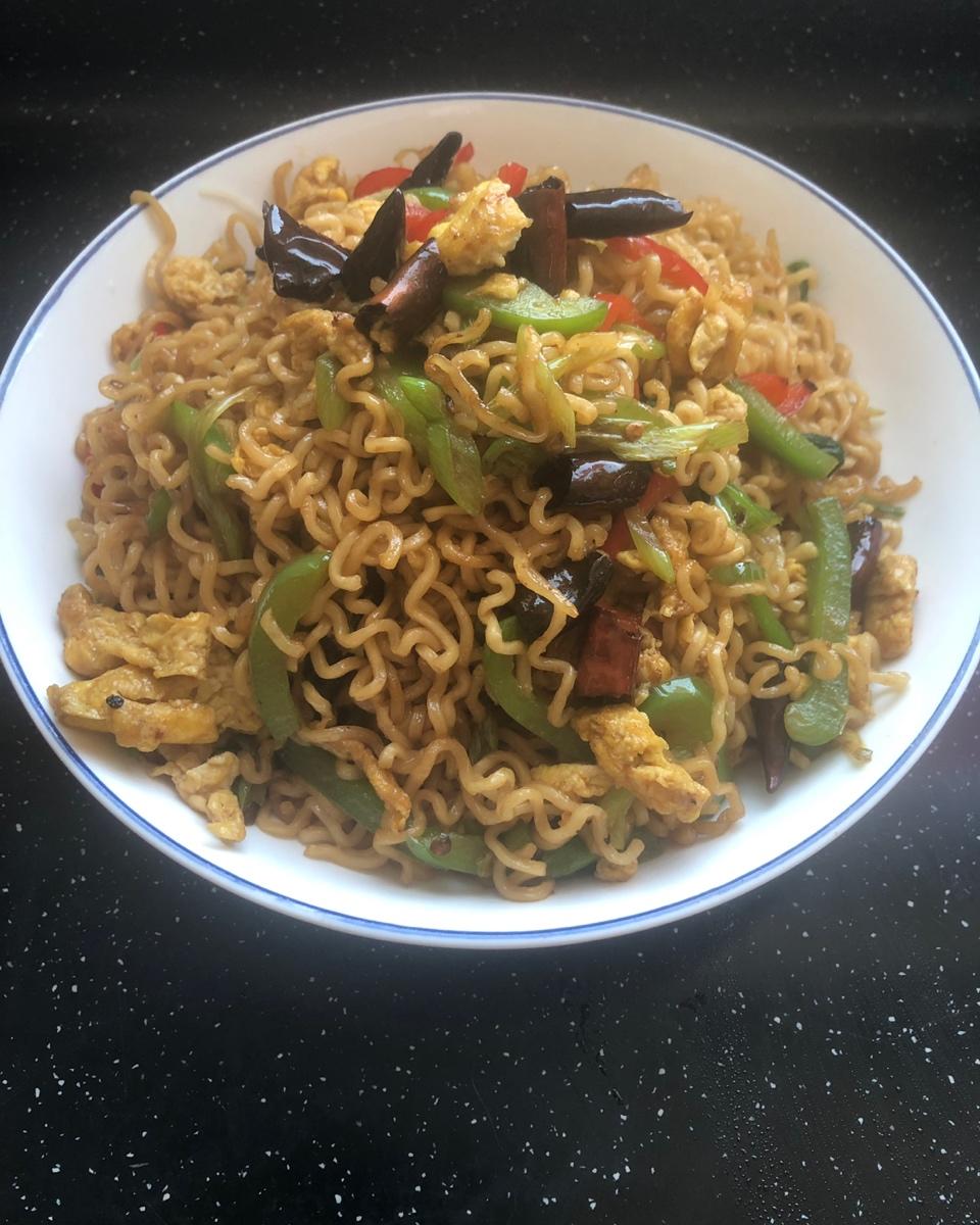 路边摊风味炒方便面