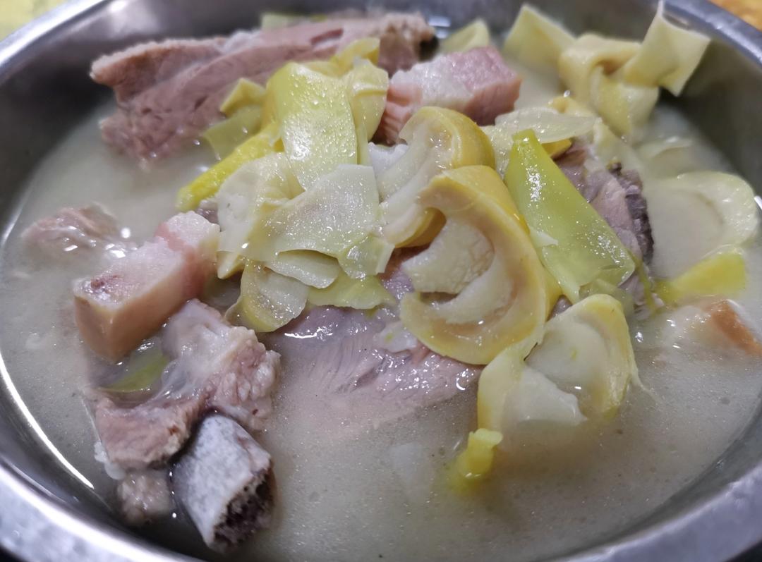 中餐｜浓郁奶白的腌笃鲜（白汤的秘密）