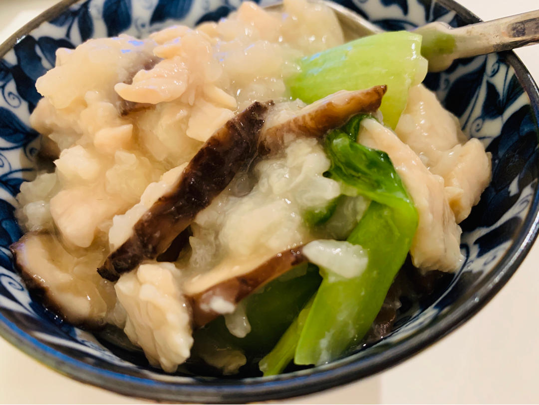 堪比肯德基的香菇鸡肉粥（暖暖的有幸福的味道）