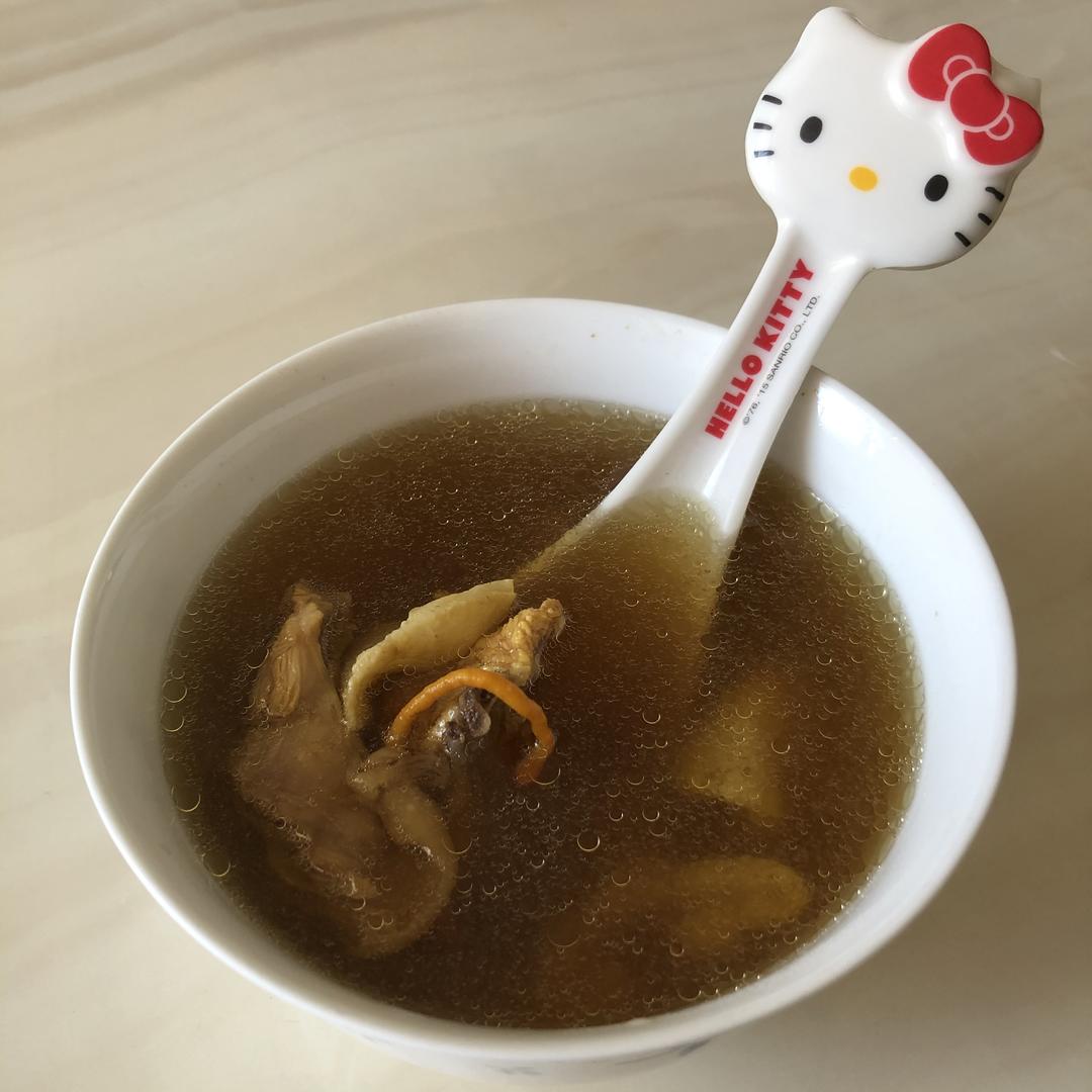 花胶虫草花鸡炖汤