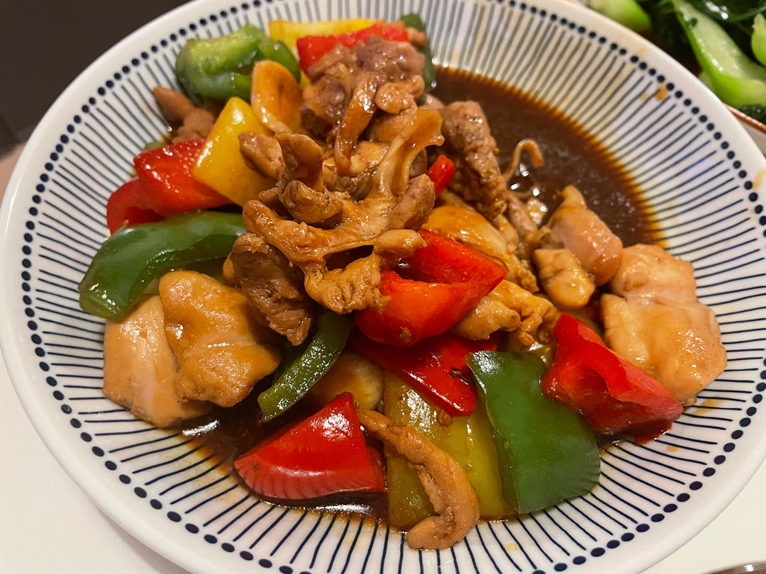 补维c的大菜-五彩缤纷彩椒青椒炒鸡腿肉