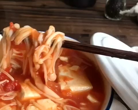 番茄豆腐鲜菇汤的做法