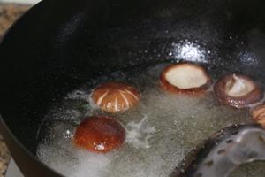煲仔饭 珐琅锅 铸铁锅的做法 步骤4