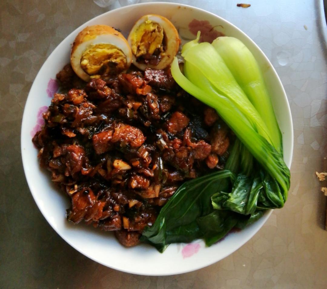 洋葱酥卤肉饭
