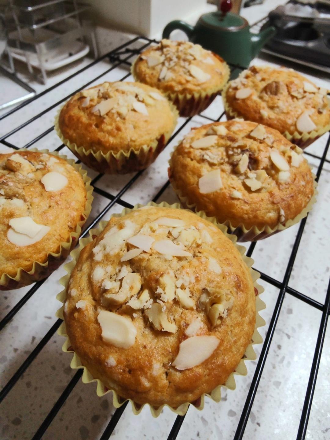 只需搅拌入烤箱的香蕉麦芬