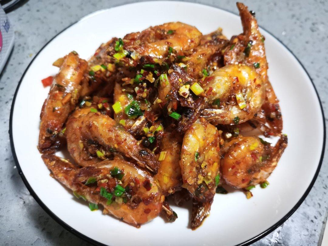 厨师长教你：“椒盐虾”的家常做法，口感酥脆味道很赞，先收藏了