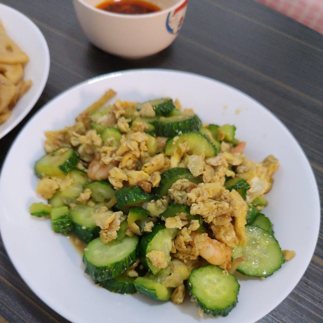 黄瓜炒鸡蛋虾仁基础版简单版