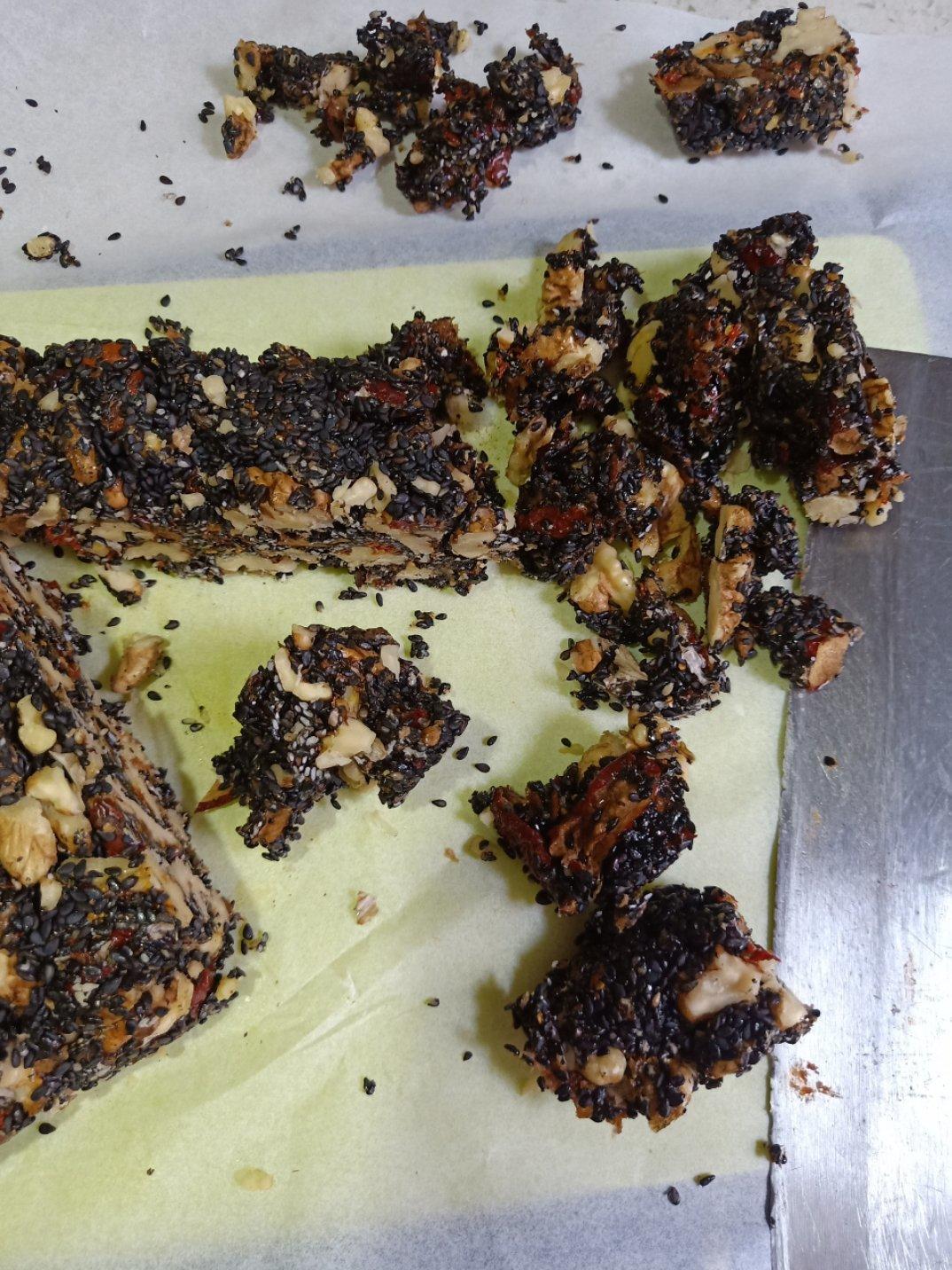 养生四物糕-红枣核桃枸杞黑芝麻