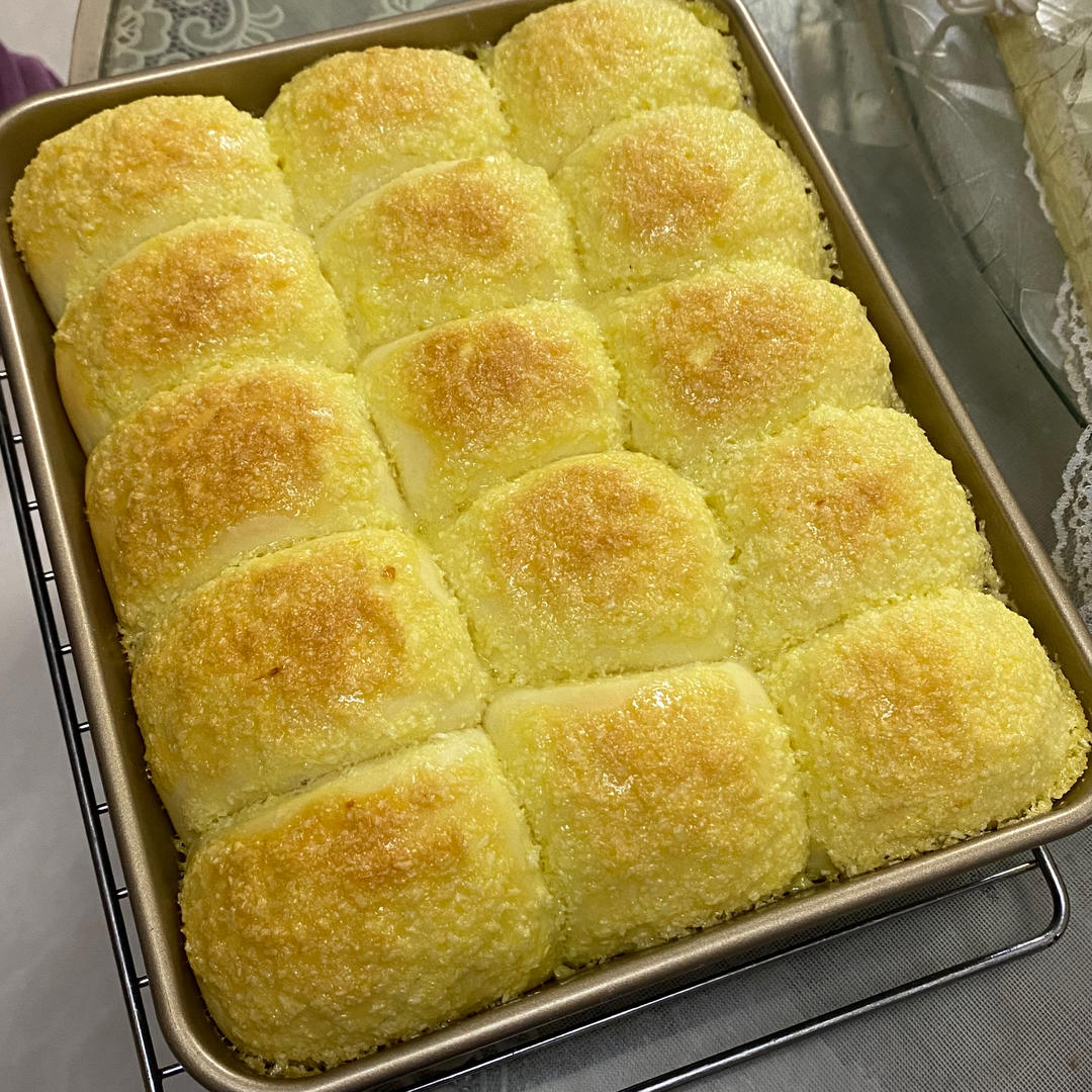 一次发酵同样松软的椰蓉小面包