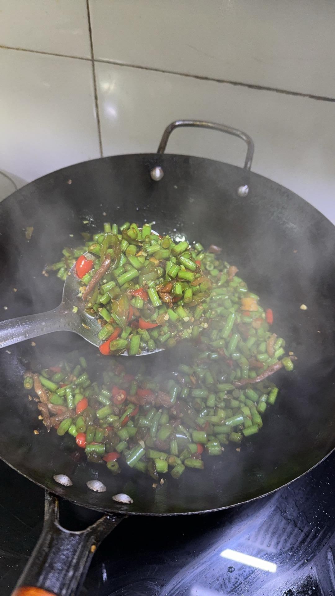 🥩豆角炒肉沫✅无敌了，拌饭真绝了