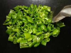 超级开胃菜～豆瓣酱炒辣椒的做法 步骤4