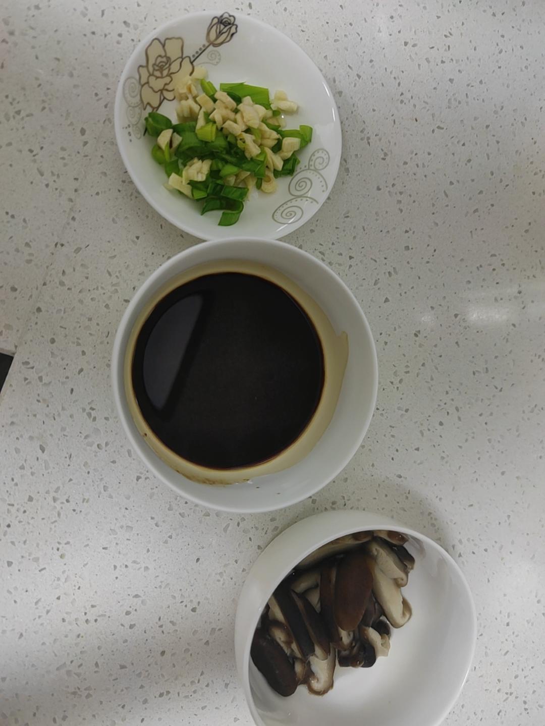 香菇这样炒比肉都好吃😋素炒香菇