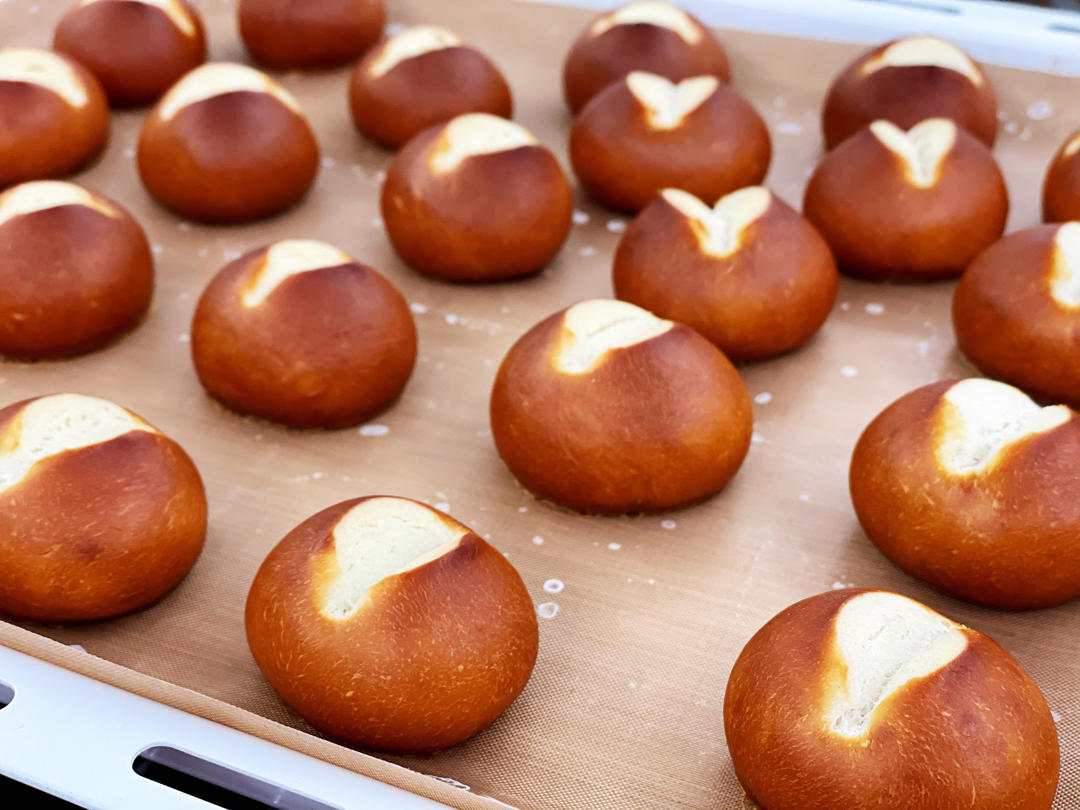 一口一个的奶酪小碱水球