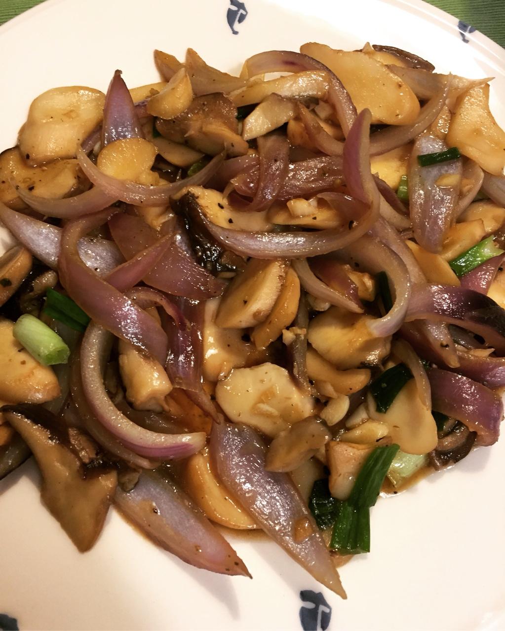 洋葱炒蚝菇