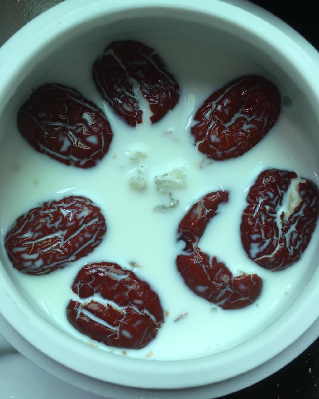 花胶炖牛奶汤