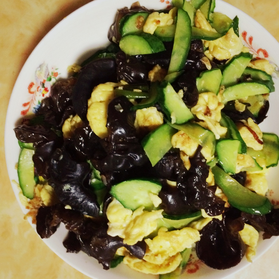 黄瓜木耳炒鸡蛋