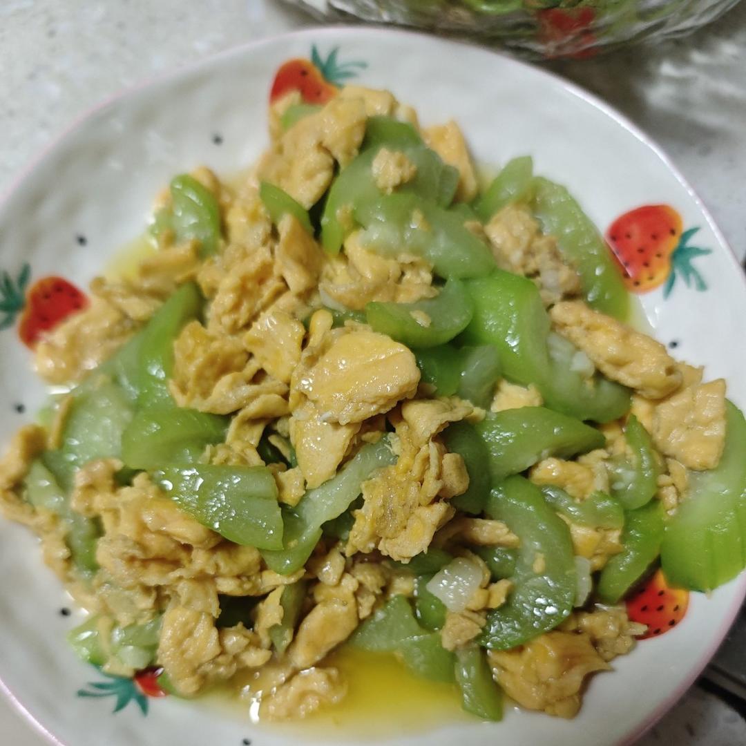 怎样才能炒出清爽又甘甜可口的丝瓜炒蛋🤔