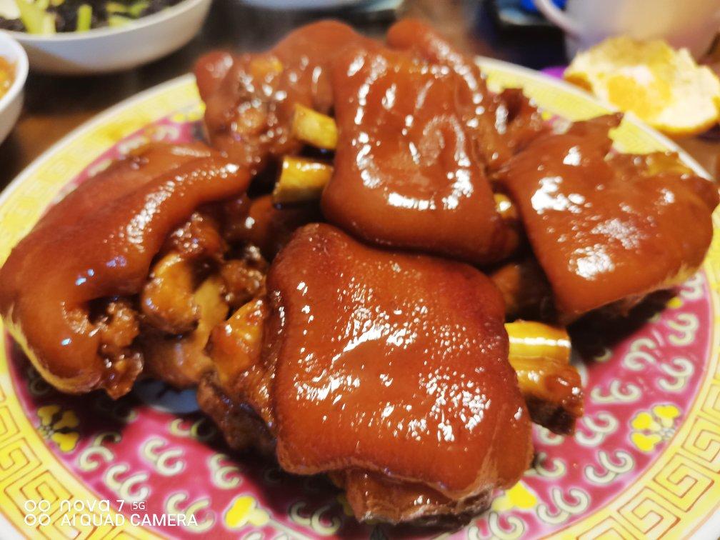 酱香黄豆焖猪脚