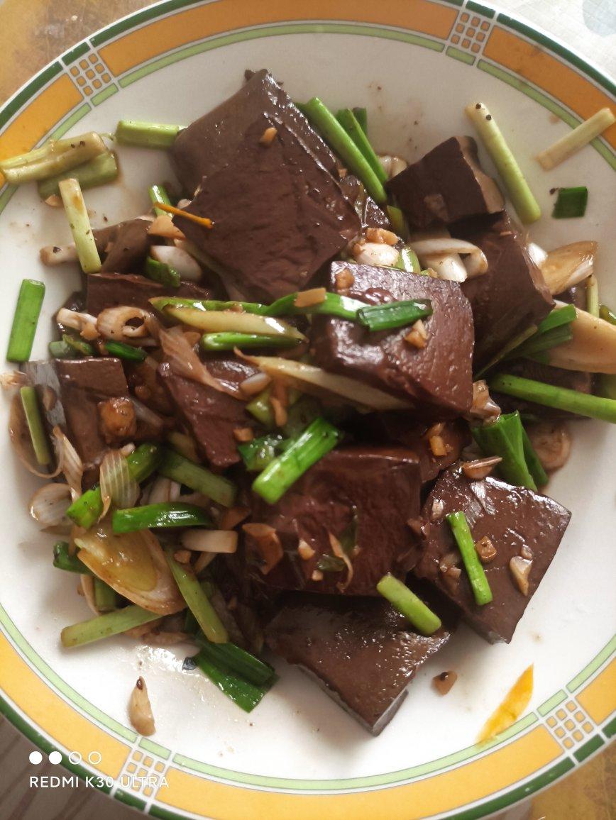 大葱冒鸭血（炒鸭血）