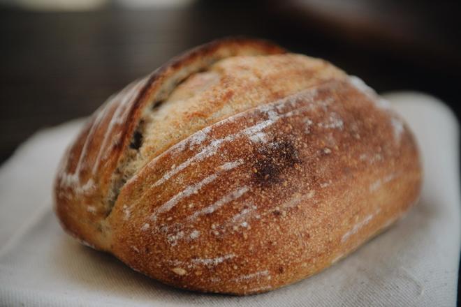 《割口发烧友的面包》—— 椭圆形乡村面包 （70%酵种 3）的做法