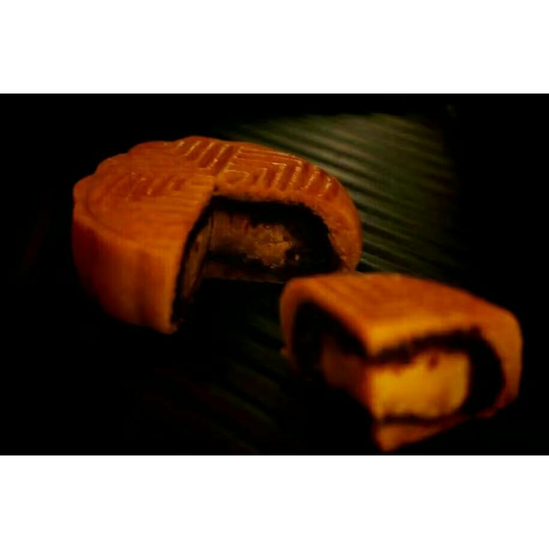 广式月饼－－蛋黄豆沙月饼