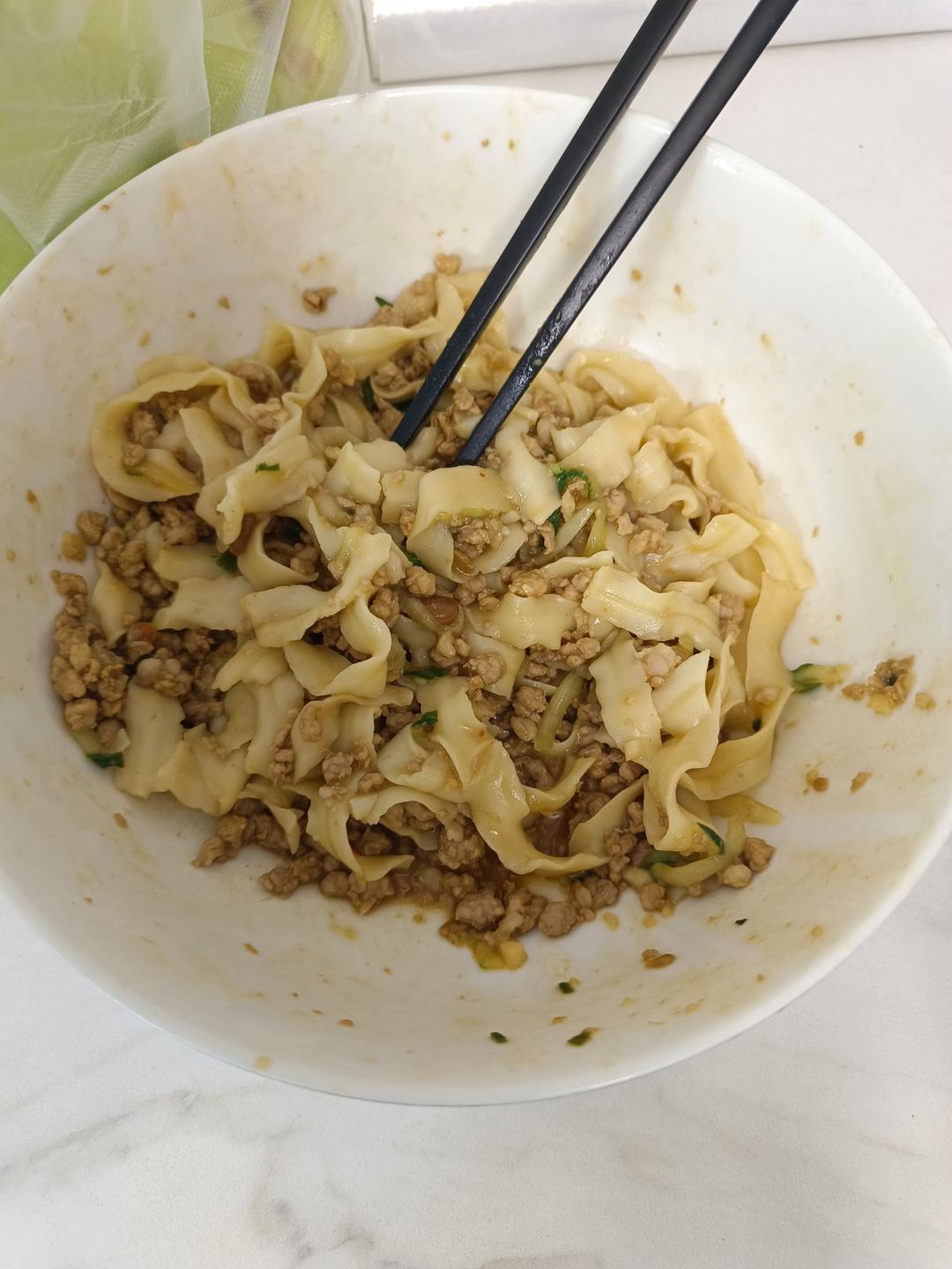 家常面~超简单又好吃的炸酱面🍜肉酱拌面