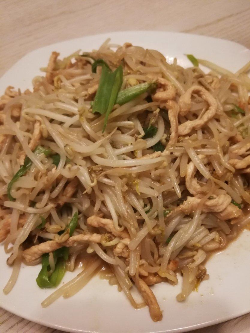 肉丝炒绿豆芽