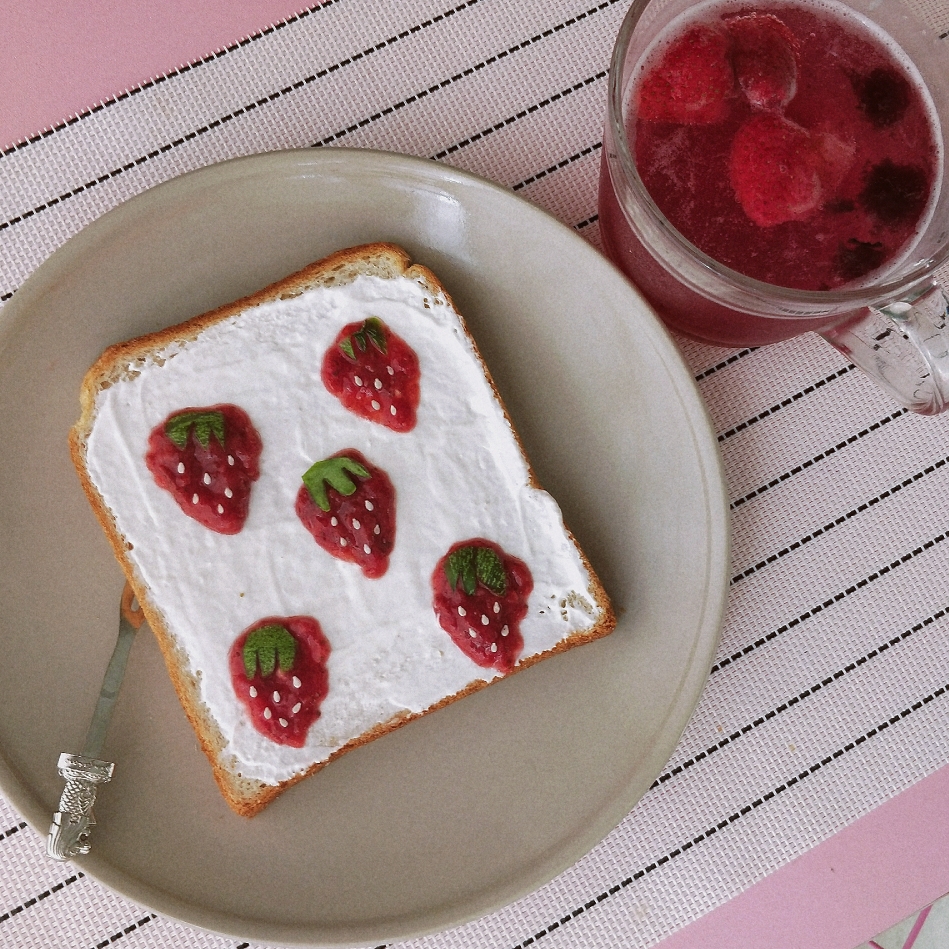 颜值爆表早餐 草莓果酱吐司的做法