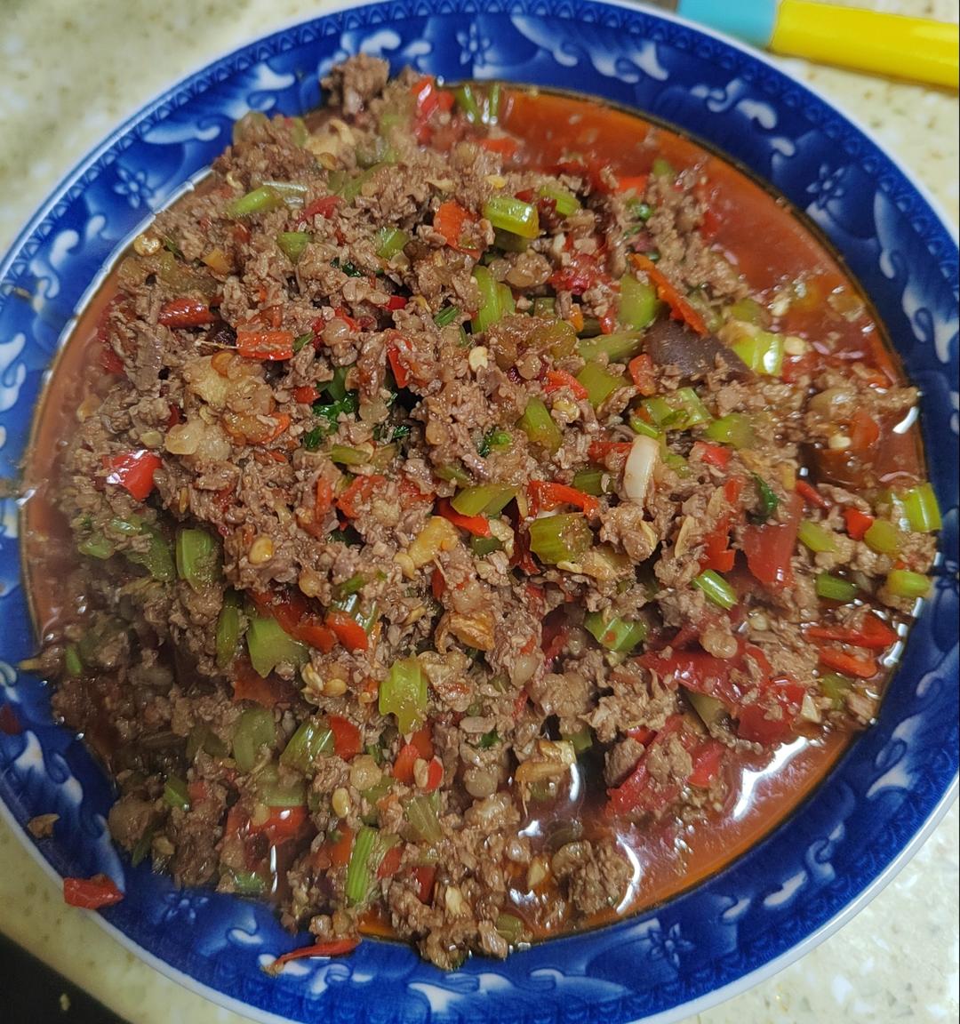 芹菜炒碎牛肉（野山椒版）