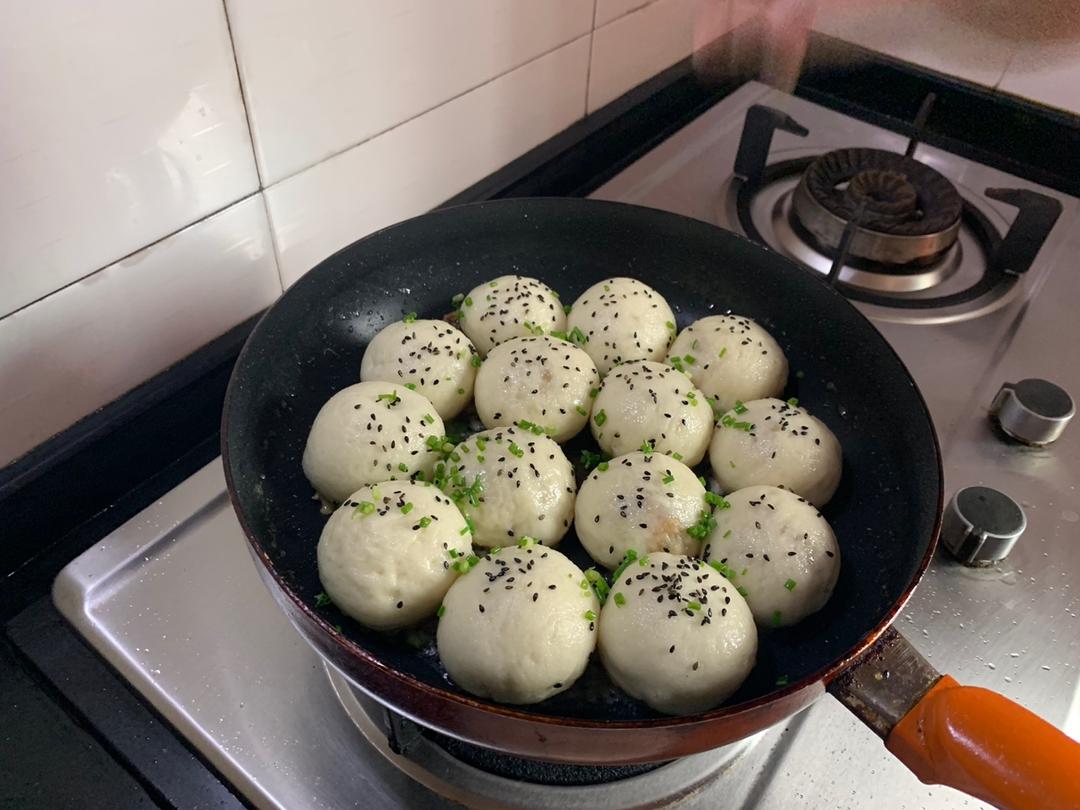 鲜虾猪肉生煎包（一定要看视频哟~）