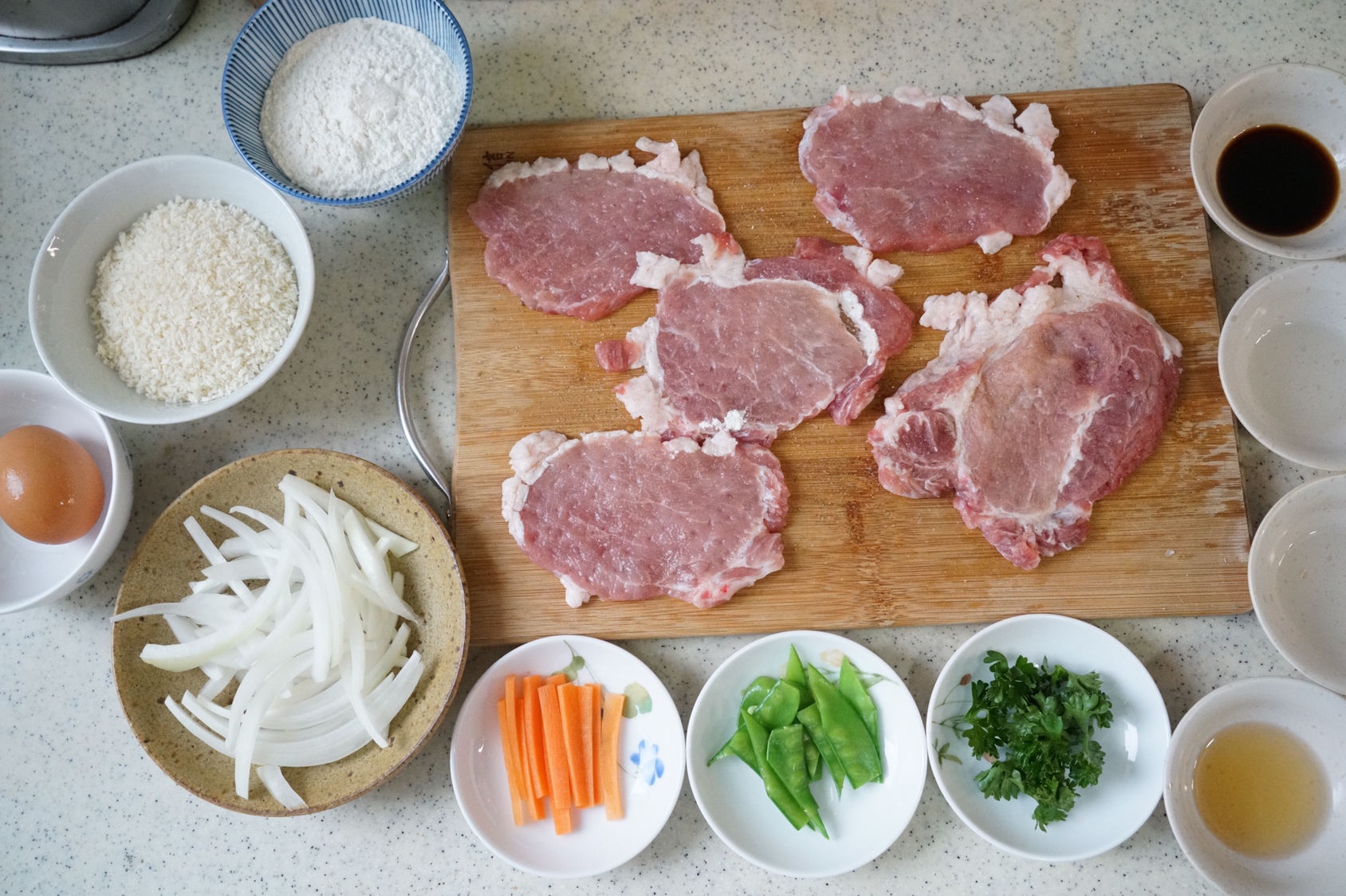 日式猪排盖饭的做法 步骤1