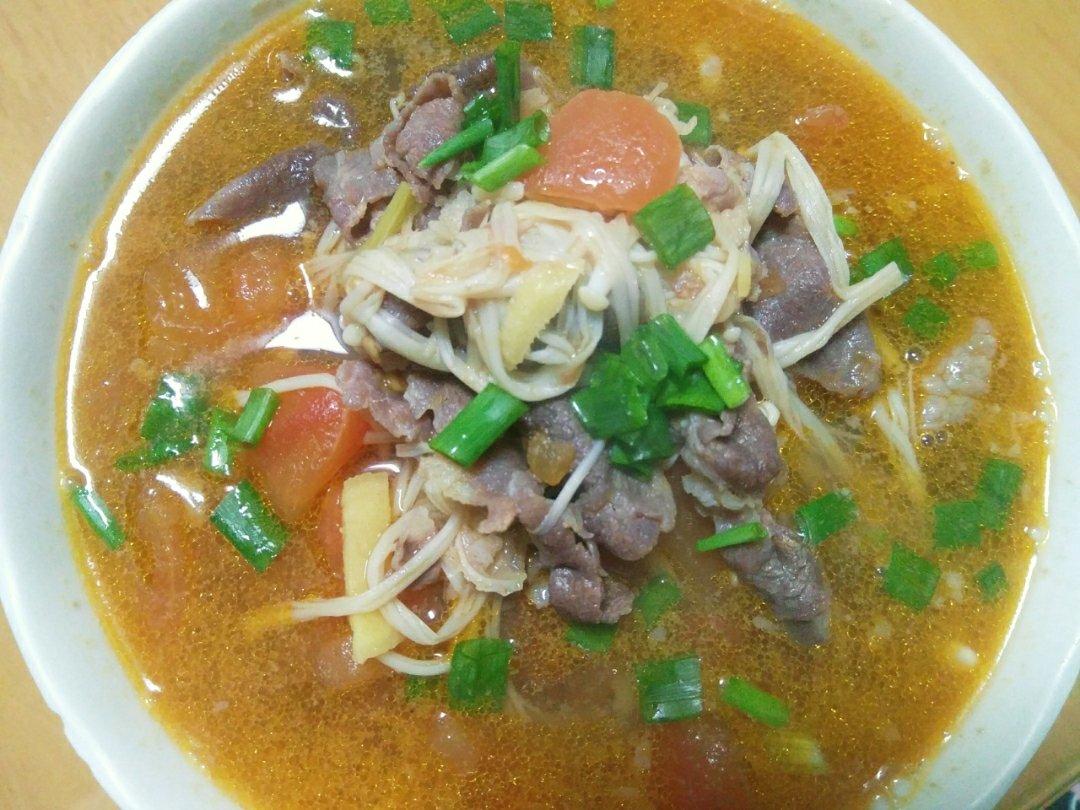 【金针菇番茄肥牛锅】