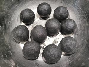 黑凤梨蛋黄酥（凤凰酥），无需打发无需模具，不散架超酥松的做法 步骤6