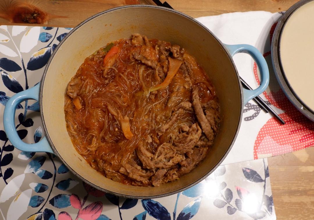 肥牛蘑菇砂锅 Beef & Mushroom Hotpot