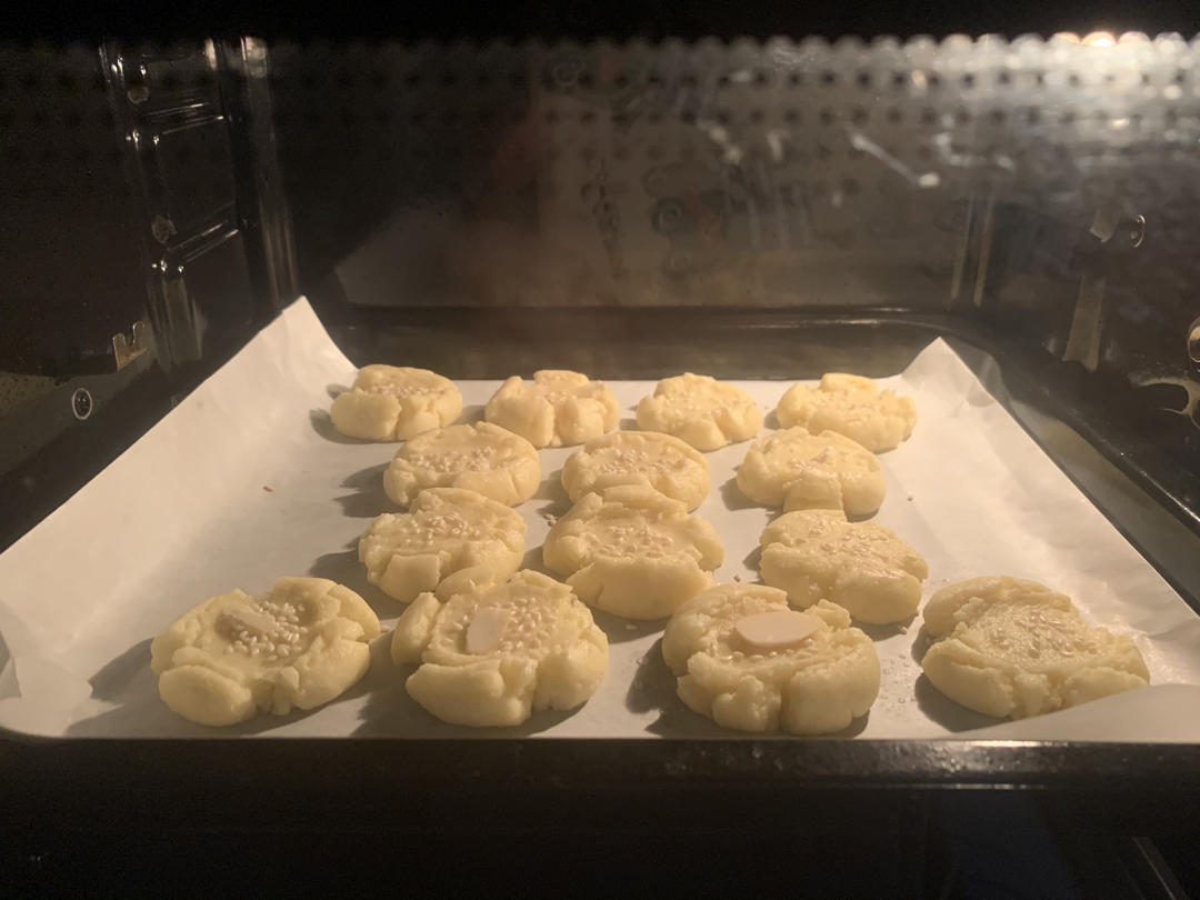 轻轻一按就碎掉的原味桃酥（不输猪油版）