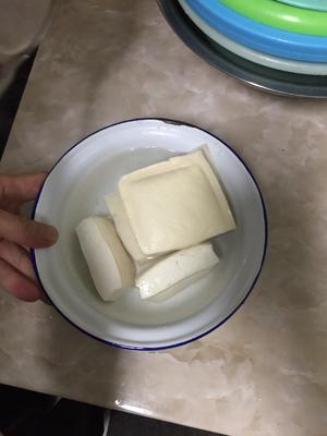 【爸爸的味道】之家常烧豆腐的做法 步骤1