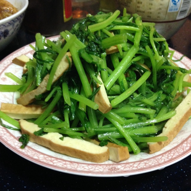 来鹿不明做的清炒蓬蒿菜