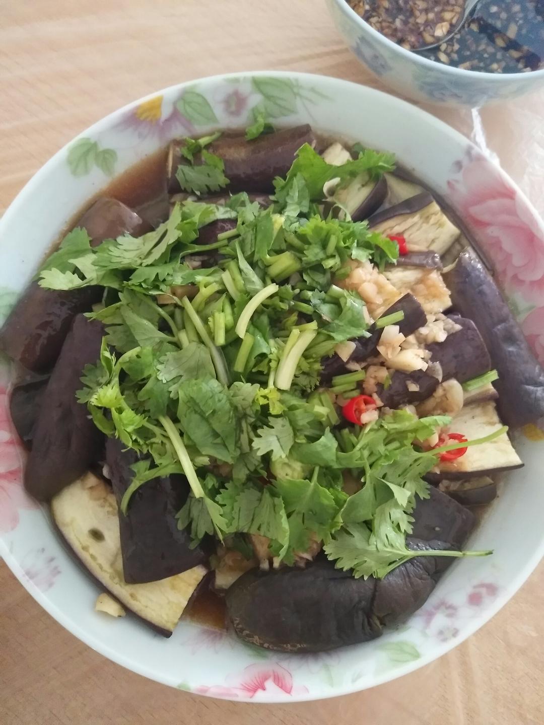 蒜泥拌蒸茄条
