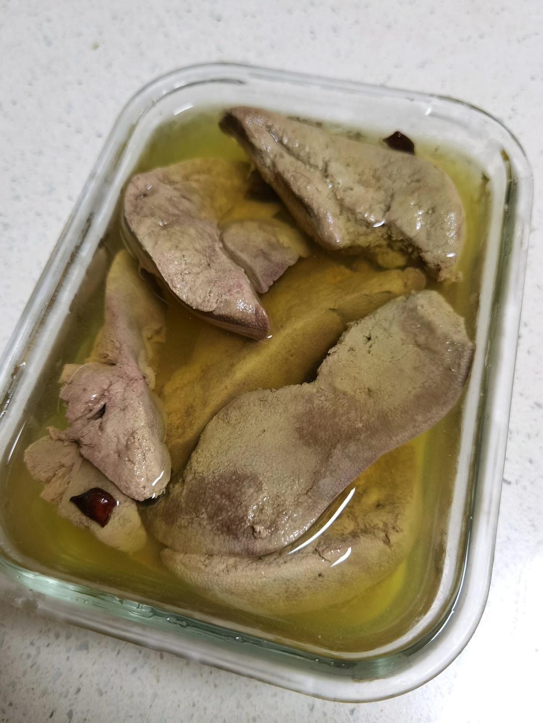 连着做了两次的盐水猪肝，下酒优秀冷盘。@坏露露的露台食光