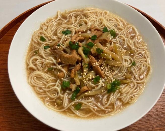 家常榨菜肉丝面