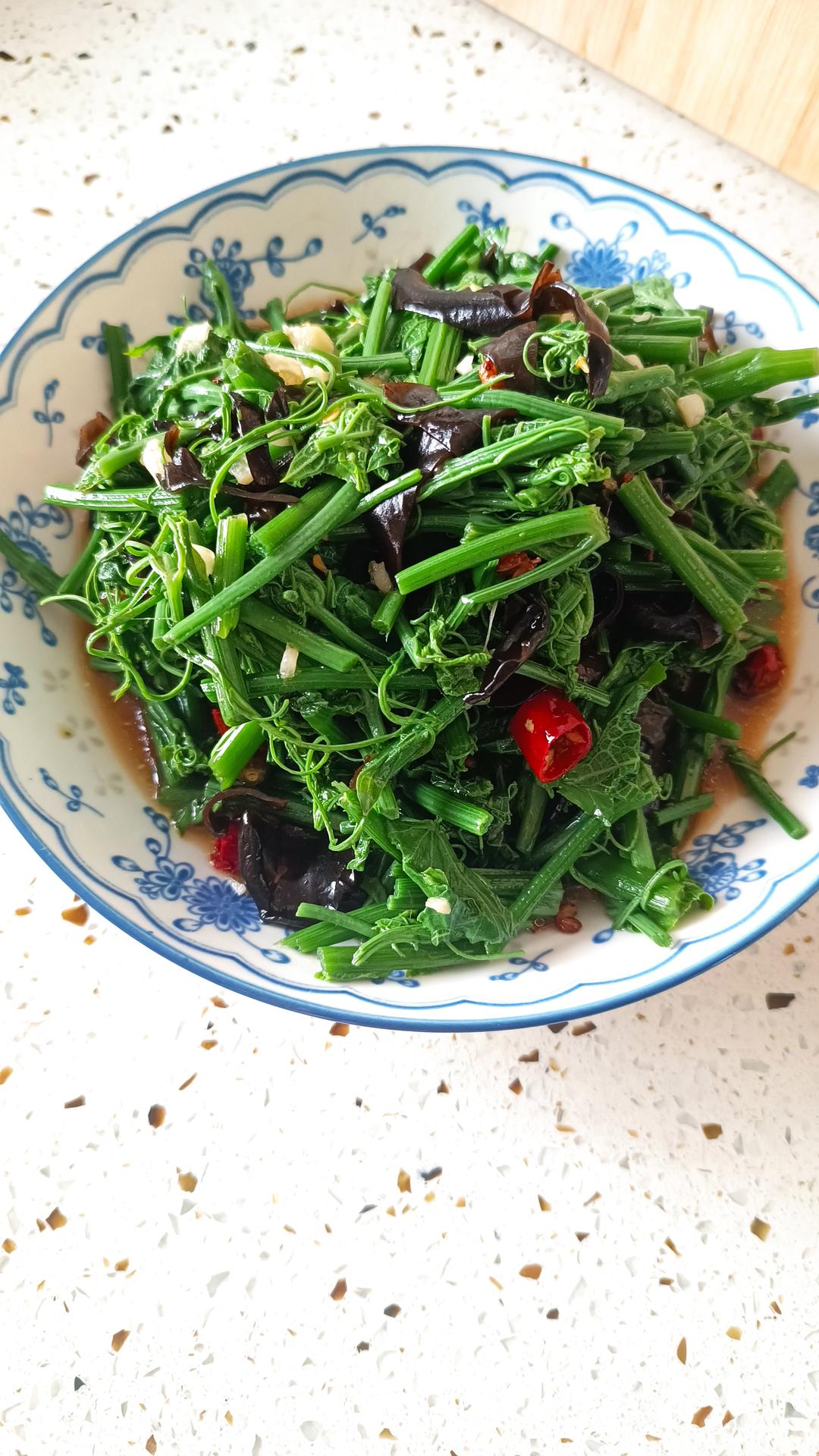 夏日爽口开胃小菜：凉拌龙须菜